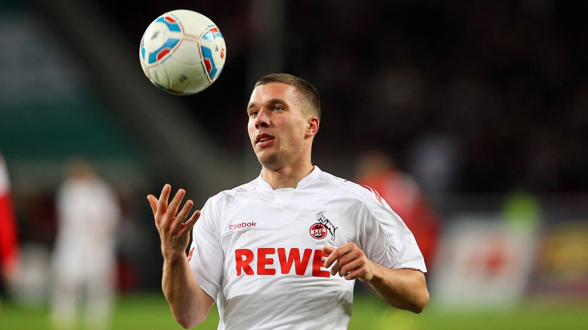 拜仁慕尼黑继续高歌猛进,德甲领跑形势稳定