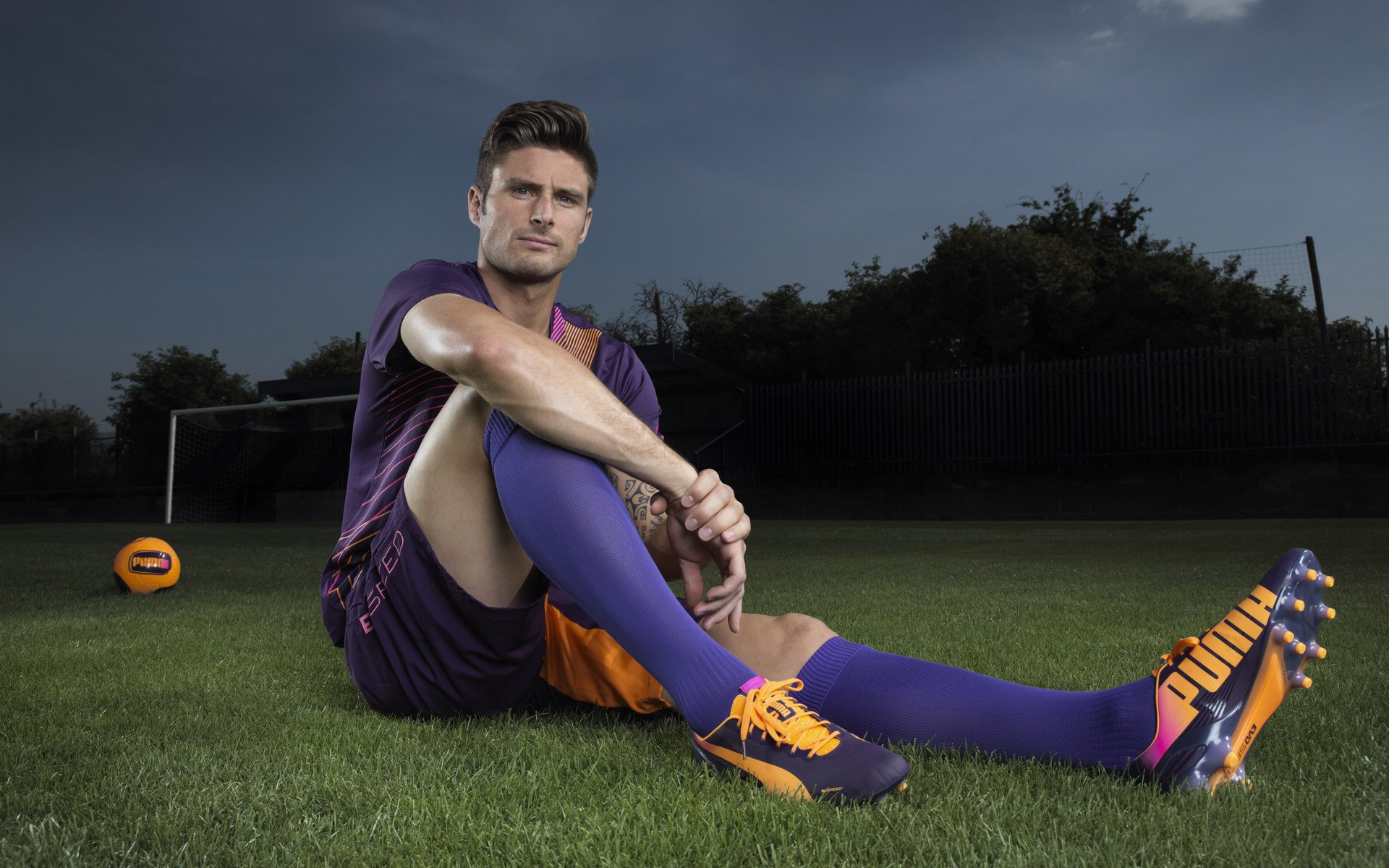 足球少年坠亡，青训安全机制引发关注，足球少年溺亡